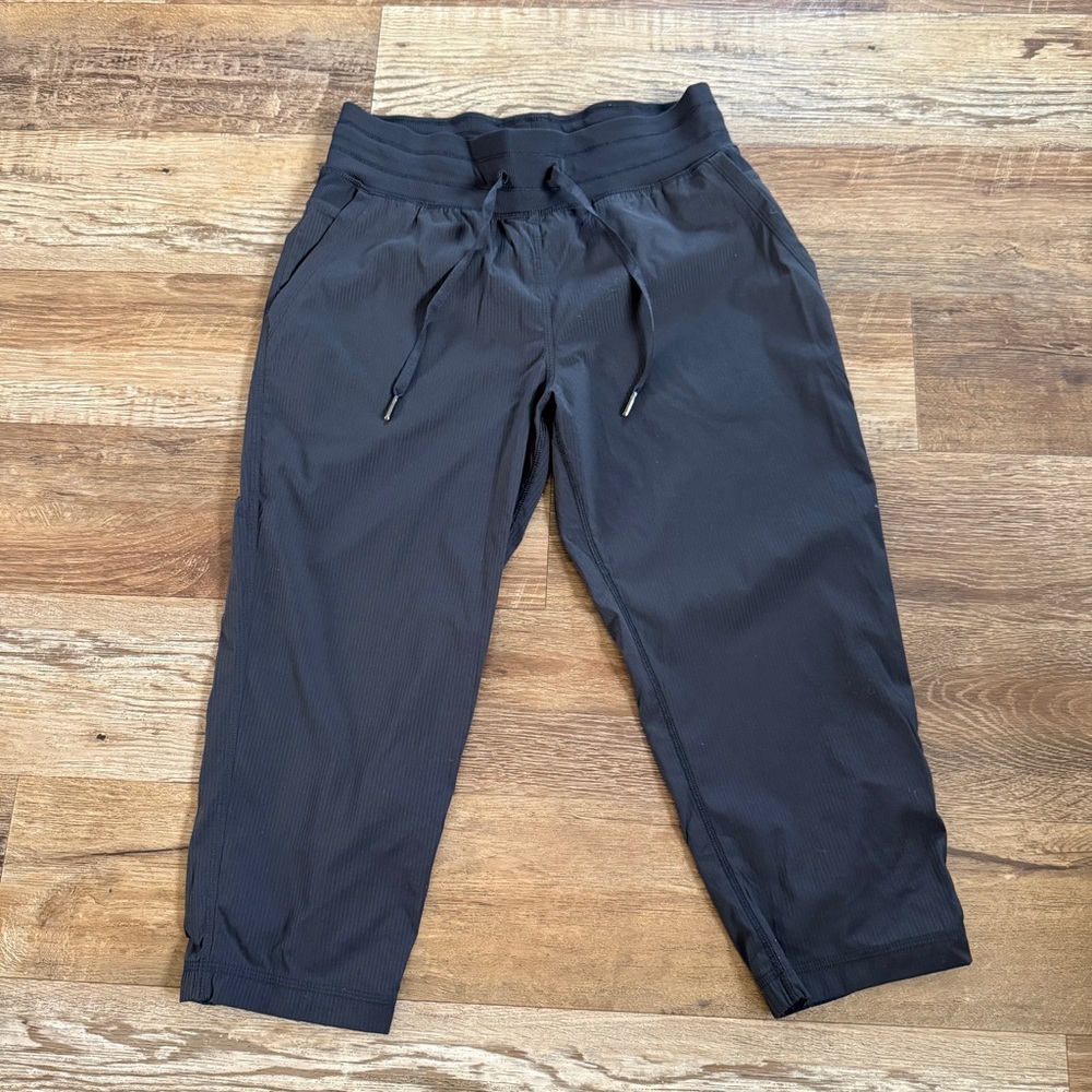 Lululemon Black dance crop Jogger Pants 6